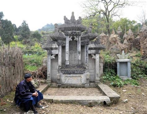 夢到去墓地|梦见墓地